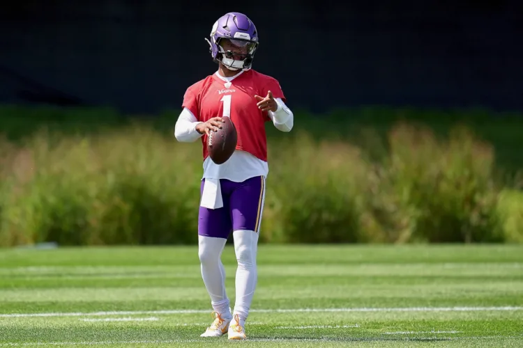 Vikings pick Murray over McCarthy as starting QB